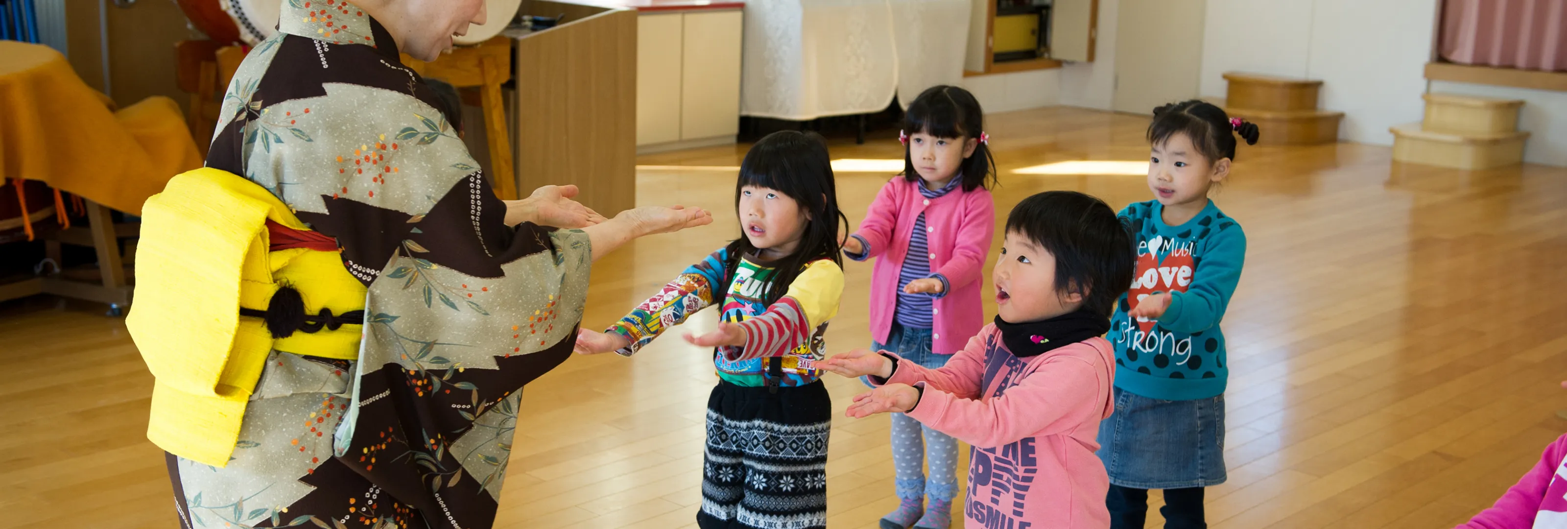 子どもたちの成長を支えるために、個々のニーズに合わせた「多彩な保育プログラム」を提供しています