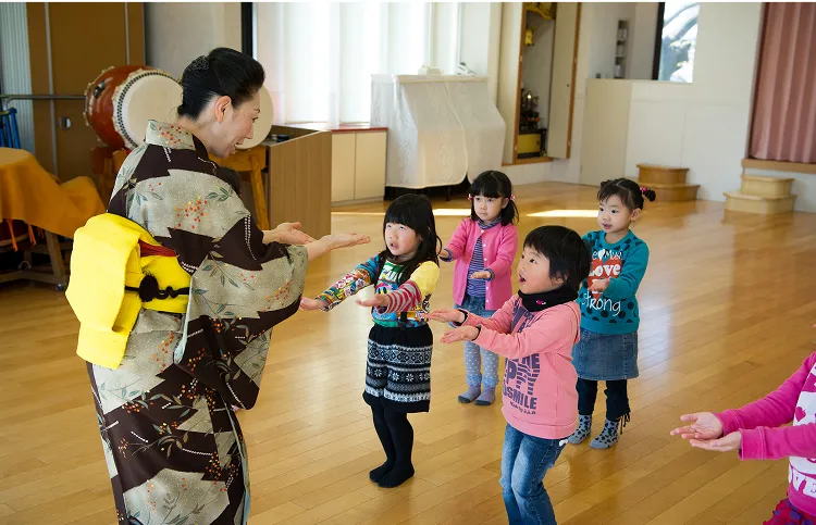 子どもたちの成長を支えるために、個々のニーズに合わせた「多彩な保育プログラム」を提供しています