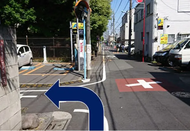 両側にパーキングがある交差点