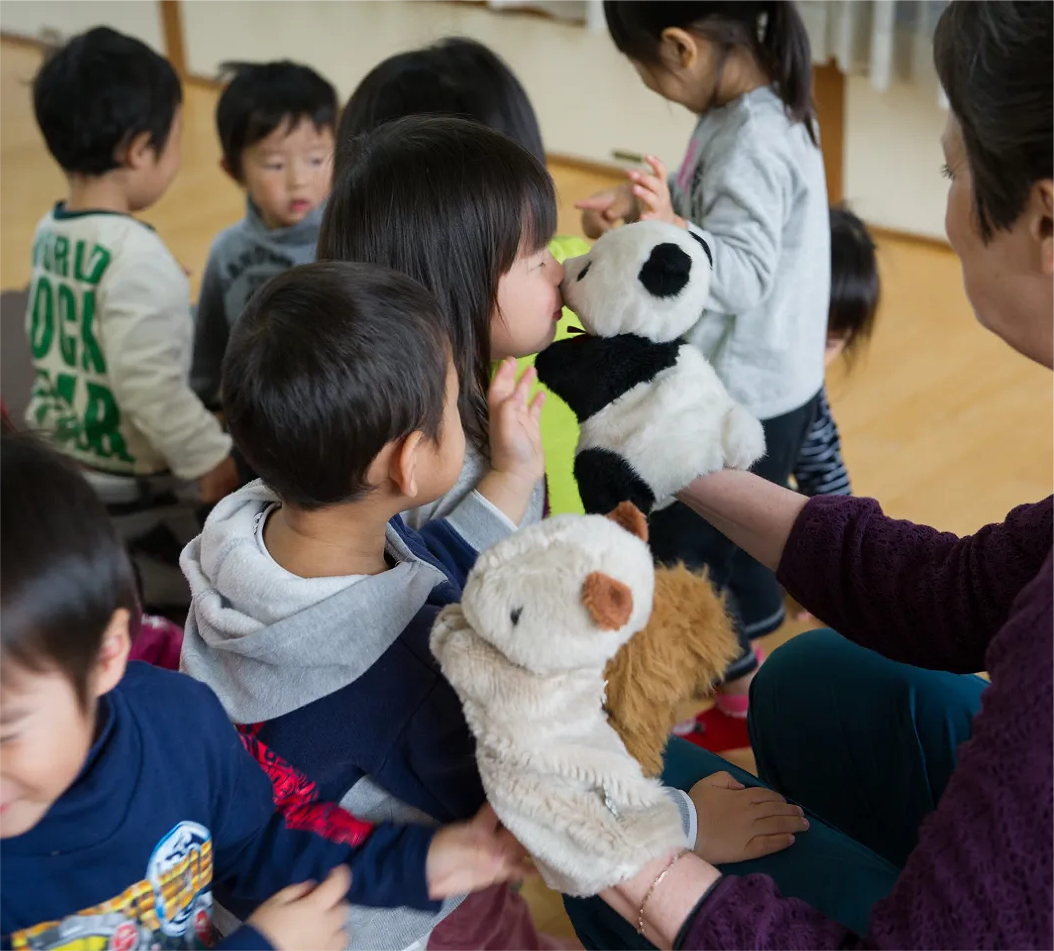 英語学習をする園児
