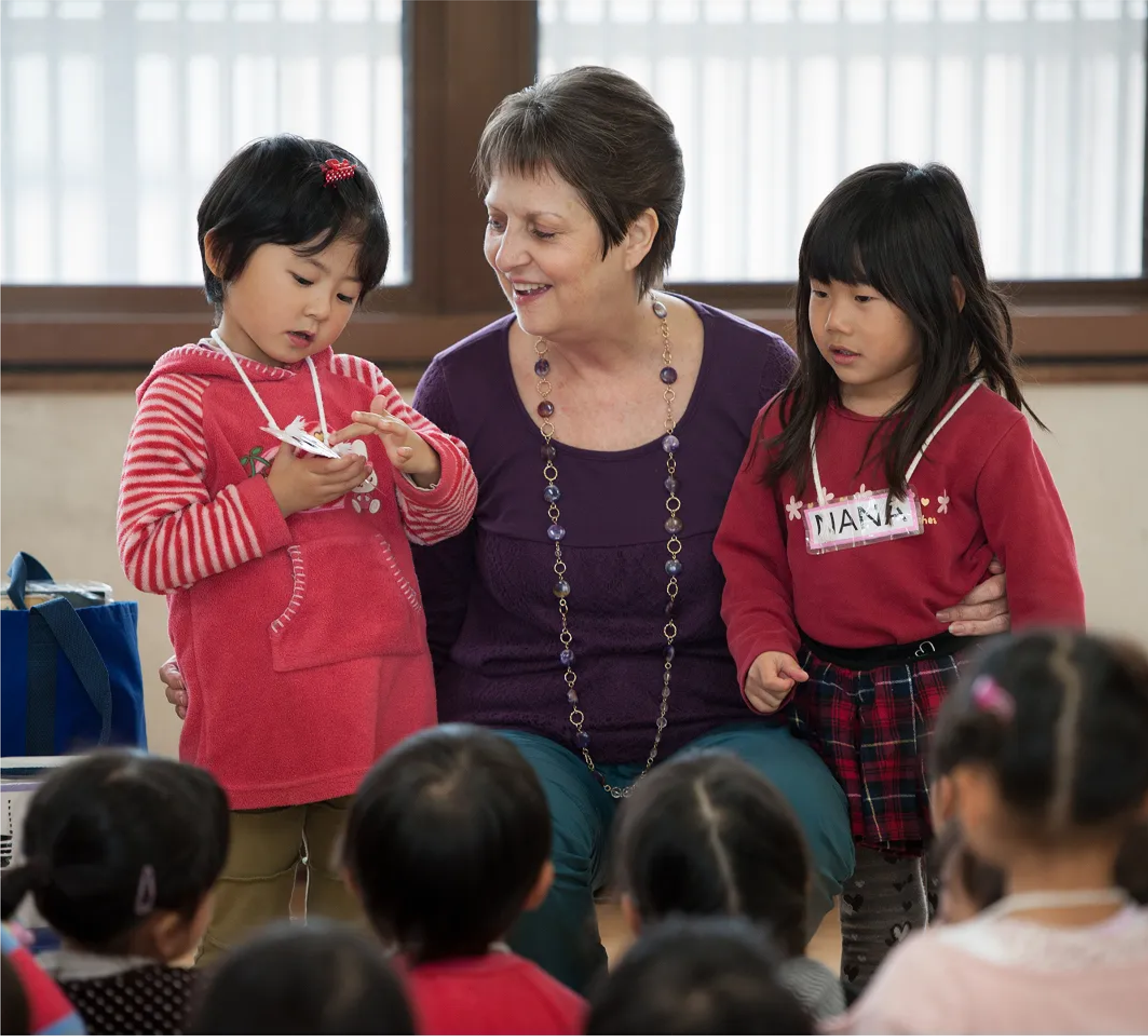 清高りとるぱんぷきんずの園児が英語を学ぶ様子